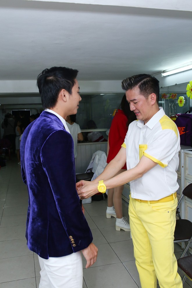 Mr Dam Duong Trieu Vu deo dong ho doi gan 4 ty-Hinh-5